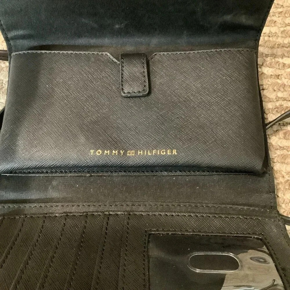 Women's Tommy Hilfiger Black Color Crossbody Wallet Purse Preowned - Picture 5 of 6